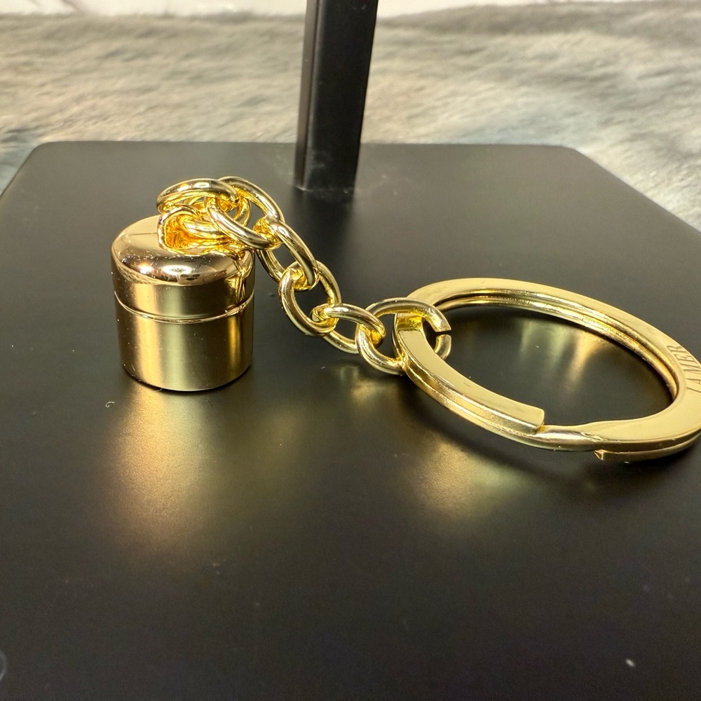 La Mer Gold Keychain - Picture 2 of 6